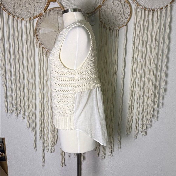 Veronica Beard Ivory Crochet Knit Sleeveless Sweater with Cotton Curved Back Hem - Picture 3 of 12